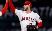 【MLB】“打撃4冠”ウォード、アクシデントで交代　外野フェンスに衝突、マドン監督も心配げ