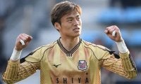 札幌・アクシデントで「1年2か月ぶりリーグ戦出場」23歳GKが見せた躍動で「動き出した時間」【磐田vs札幌】(2)
