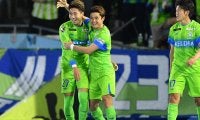 17位湘南が首位・川崎Fを粉砕!! 怒涛の固め打ちで谷口不在の守備陣から大量4得点【明治安田J1第15節】