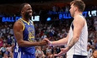 NBAで審判さえも困った奇跡のフリースロー　米メディア仰天「コート上の全員困惑」
