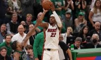 ヒートが接戦を制して3勝3敗に…バトラーがPO自己最多の47得点／NBAプレーオフ