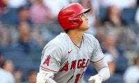 「オオタニのホームランを奪った！」大谷翔平の大飛球をジャッジがスーパーキャッチ！“HR強奪”の美技に現地解説「信じられないプレー」