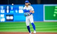 【MLB】三遊間最深部から“爆肩ノーバン”　走りながらの異次元スローが「クレイジー」「すごい」