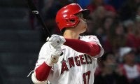 大谷翔平が15連敗阻止！　決勝12号＆4勝目に米メディア絶賛の嵐「レ軍を投打で圧倒」