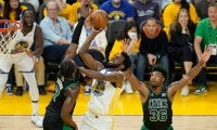 ウォリアーズが4年ぶりのNBA制覇に王手…勝負の第4Qにセルティックスを突き放して3勝目