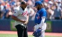 【MLB】ゲレーロ親子が始球式で“共演”　親子ボブルヘッドに数千人が長蛇の列