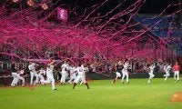 台湾プロ野球、楽天モンキーズが前期優勝　元ロッテ・チェンが日本語で絶叫