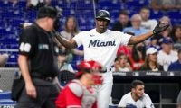 【MLB】ミットは地面に着いてるのに…　記録員すらボールにしたストライク判定が「最悪のコール」