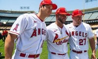 【MLB】大谷翔平が「キュートな瞬間」　プホルスと再会ハグで満面笑み「涙が出ちゃう」