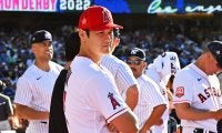 挟まれた大谷翔平が「デカすぎ、マジで…」と驚き　ヤンキース大砲2人と夢の共演に反響