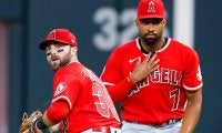 【MLB】「アデルのお笑いプレーは進化し続ける」　衝撃の“胸トラップ”は「見たことない！」