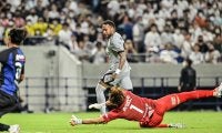 ネイマールがGK東口に「異例の試合中の握手」求める！ 「このGKマジで神じゃん握手してもらおみたいな光景」の声出た衝撃場面