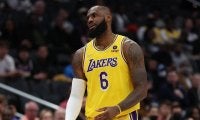 息子ブロニーとNBAでプレーすることを望むレブロンに今夏待ち受ける3つの選択肢とは？