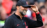「キスしても良かったよ」求められれば快く…クロップ監督が意外な箇所にサイン「彼はお風呂に入れない」