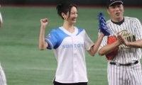 「そのスタイル、美脚が最高！」菜々緒がドリームマッチの始球式に登場！見事なストライク投球にファン喝采「球筋もフォームも素晴らしかった」