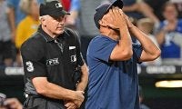 【MLB】えっ、なぜ？　球審の前で笑った後に退場、Rソックス監督が困惑「何が起きたのか」