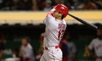 大谷翔平が歴史的試合で25号ソロ！　記録ずくめの一撃に米記者も愕然「信じられない」