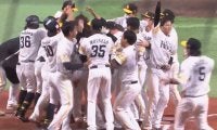 鷹、今季2度目のサヨナラ勝ち！　周東が劇的な決勝弾、今宮が3安打2打点