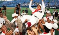 「もしあの出来事がなければ…」。10年ぶり夏の甲子園を決めた早実・斎藤佑樹が感謝する泥だらけの指揮官からのメッセージ