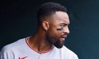【MLB】飛んだアデルの「なんというプレー」　美人レポーターも興奮「なんてキャッチなの」