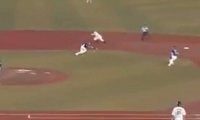 「送球までの速さ凄すぎ」　“紙一重”のたまらん好守にファン驚嘆「よく捕ったな」
