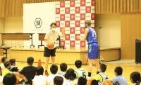 湖池屋が中川聴乃さんと東京羽田ヴィッキーズとともにバスケットボール教室を開催