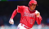 大谷翔平、投手泣かせの足が光る“超速内野安打”に米記者注目「閃光のように走った」