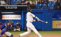 村上宗隆の“超速50号”は「超人すぎだろ」　右翼突き刺さるロケットが「エグすぎ」