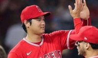 【MLB】大谷翔平の「喜びかたがかわいい」　まさかの“バックハグ”は「野球少年に戻る瞬間」