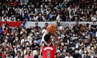 NBAの客席で目撃された俳優夫婦にネット騒然　人気者2人に「広瀬すずも眩しかったけど…」