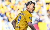 J1参入プレーオフ出場争いも「超混沌」！4位・熊本、5位・大分、6位・仙台も「1試合未消化」の7位・山形、8位・徳島まで…最終節までドラマ必至!!【J2「昇格争いクライマックス」】(2)