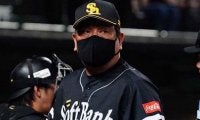 鷹、ポストシーズンの連勝は18でストップ　3押し出し8四球で1103日ぶりに敗れる