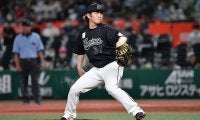 帰省中に球団から電話「とりあえず来てくれ」　ロッテの157キロ右腕を変えた“人的補償”