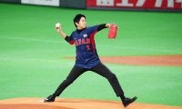 爽やか笑顔で魅了…内田篤人さんが109キロ始球式「松坂さんのフォームで」　球場喝采