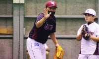 片足投げ＆セルフ投げで運動神経UP　プロも導入、少年野球の“高学年”向け練習法