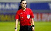 今大会唯一の日本人審判員である山下良美さん、ベルギーvsカナダで第4審を担当
