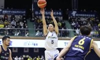 逆転3Pを沈めた河村勇輝が2日連続キャリアハイ更新の34得点…横浜BCが宇都宮に連勝