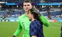 PK3本セーブ、日本代表の前に立ちはだかったクロアチアGKにチームメイトから称賛の嵐…モドリッチ「最後の試合になるとは考えなかった」
