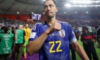 W杯帰りでも多忙な日々を送った日本代表の主将・吉田麻也がドイツへ“帰国” ファンは「これからも頑張ってください！」「ブンデスでの活躍期待しています」