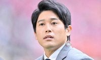 「これは胸熱」元日本代表の内田篤人氏＆小野伸二が「圧巻コンビプレー」! フットサル対決での「ワンタッチパス→絶妙落とし」から生まれたゴールに脚光