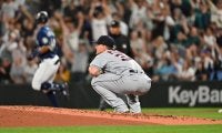 マウンド殴って骨折の右腕、“最速左腕”はタトゥーで離脱…　昨年のMLB“珍事件”