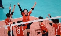 春高バレー　誠英、泥臭く逆転　拾って流れ呼び込み１０大会ぶりの決勝進出