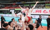 昨年決勝で悔し涙の古川学園、今年はＶで感涙！！　万感のセンター熊谷仁依奈主将「苦しかったけど頑張ってきた結果」／春高バレー