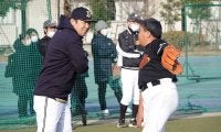 捕手に必要な「足首の柔らかさ」　オリコーチが説く古き良き“便所座り”の利点