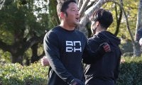 鷹・嶺井に松田が本塁打パフォ考案　ニックネームにちなんで「バウ！バウ！バウ！」