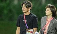 「可愛すぎますって」元日本代表・大久保嘉人氏が「幼稚園児の息子」との2ショットを投稿！ 公園で「逆上がり」に挑戦する姿にもファン注目