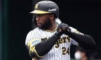 前阪神助っ人、喜びすぎて外野まで“逃走”　大活躍に虎党は複雑「甲子園で打てよ」