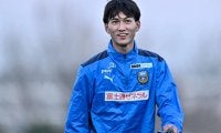 「曲がり方エグ」「天才の香りぷんぷんする」川崎の高卒ルーキーMFが見せた「3連続FK成功」が話題に！ ファンから期待の声続出