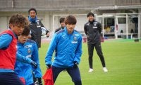 【毎日レポート! 川崎F沖縄合宿】車屋紳太郎は名古屋戦に向け「結果にこだわってプレーできれば」。得点を取り合って引き分けた27日の非公開練習試合後の2戦目