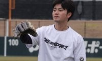 子ども抱えて8人分の買い出し、夕食づくり…　自主トレ支えるプロ野球選手の妻の思い